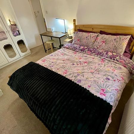 Vernon Place Town Centre, Vernon Cottage 3-Bed With Parking, 1A Vernon Court 2-Bed With Parking, 1B Studio No Parking, Off The High Street Next To Sandford Park Cheltenham Eksteriør bilde