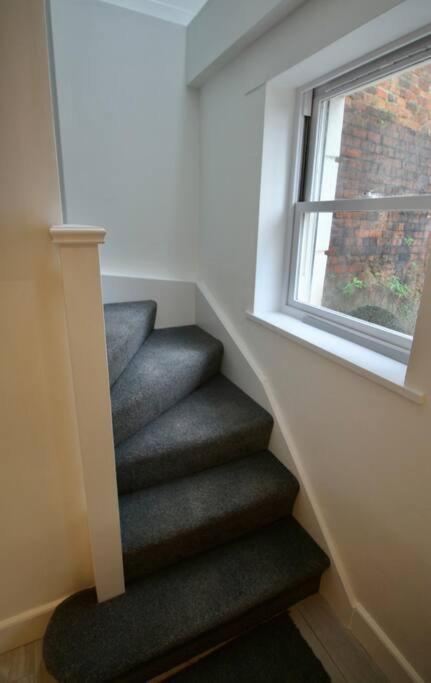 Vernon Place Town Centre, Vernon Cottage 3-Bed With Parking, 1A Vernon Court 2-Bed With Parking, 1B Studio No Parking, Off The High Street Next To Sandford Park Cheltenham Eksteriør bilde