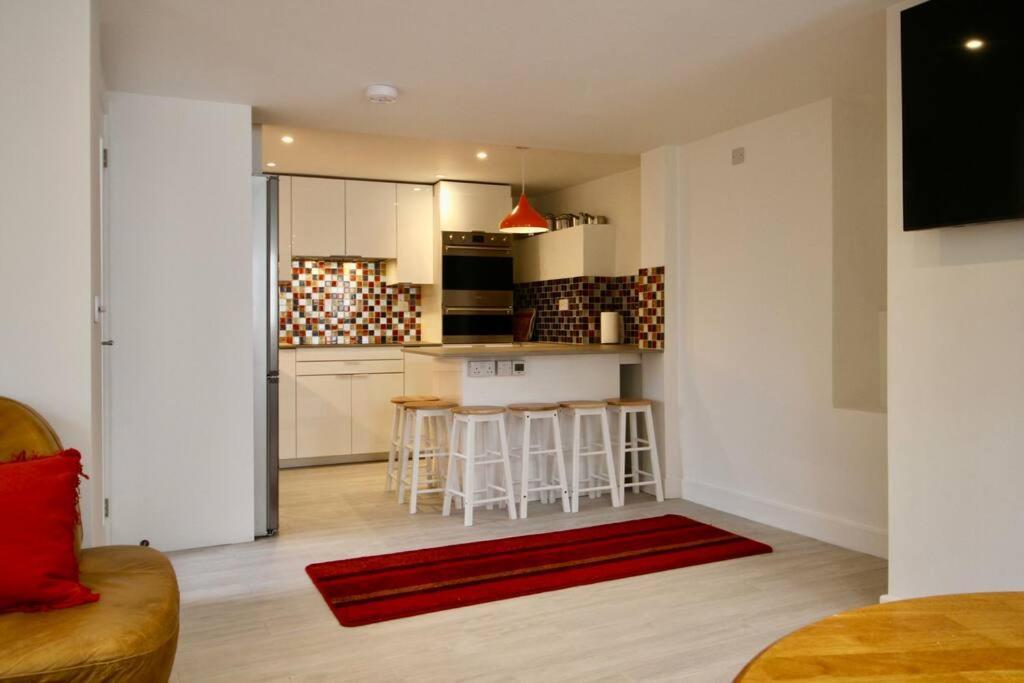 Vernon Place Town Centre, Vernon Cottage 3-Bed With Parking, 1A Vernon Court 2-Bed With Parking, 1B Studio No Parking, Off The High Street Next To Sandford Park Cheltenham Eksteriør bilde