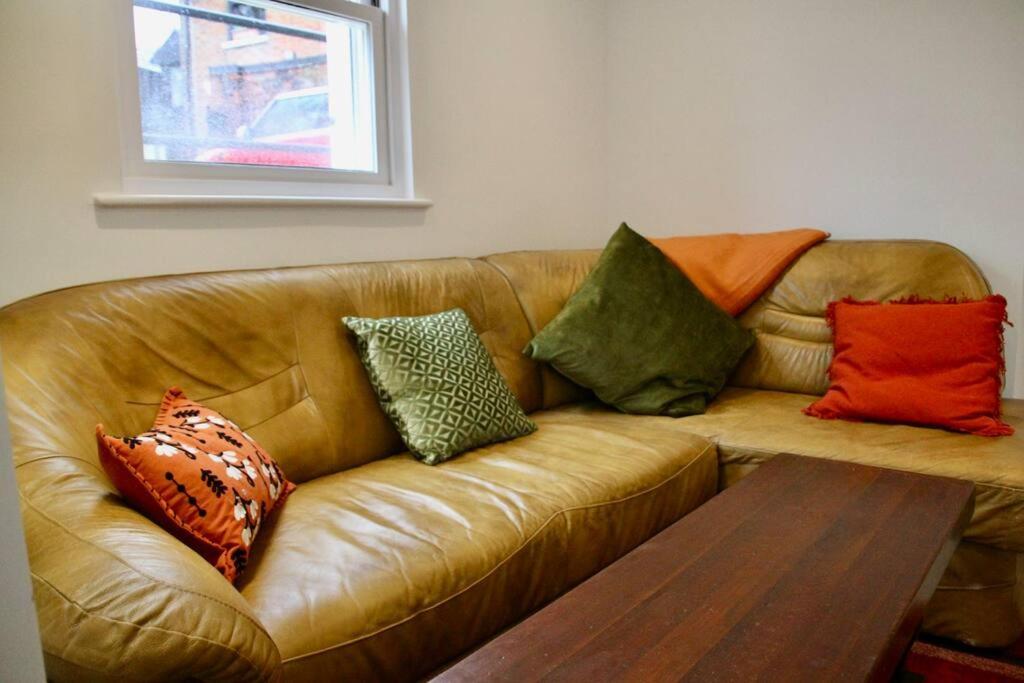 Vernon Place Town Centre, Vernon Cottage 3-Bed With Parking, 1A Vernon Court 2-Bed With Parking, 1B Studio No Parking, Off The High Street Next To Sandford Park Cheltenham Eksteriør bilde
