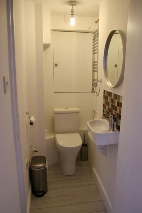Vernon Place Town Centre, Vernon Cottage 3-Bed With Parking, 1A Vernon Court 2-Bed With Parking, 1B Studio No Parking, Off The High Street Next To Sandford Park Cheltenham Eksteriør bilde