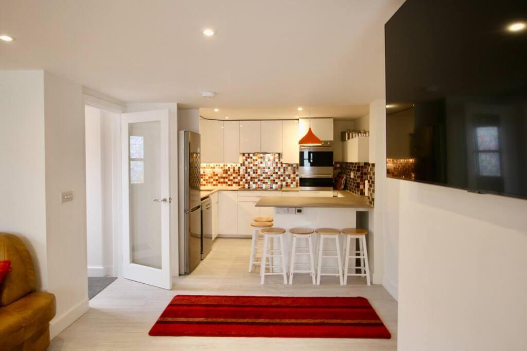 Vernon Place Town Centre, Vernon Cottage 3-Bed With Parking, 1A Vernon Court 2-Bed With Parking, 1B Studio No Parking, Off The High Street Next To Sandford Park Cheltenham Eksteriør bilde