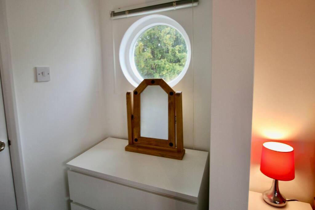 Vernon Place Town Centre, Vernon Cottage 3-Bed With Parking, 1A Vernon Court 2-Bed With Parking, 1B Studio No Parking, Off The High Street Next To Sandford Park Cheltenham Eksteriør bilde