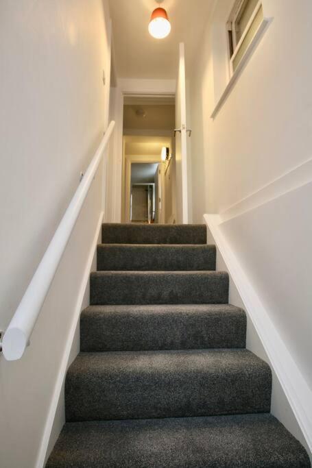 Vernon Place Town Centre, Vernon Cottage 3-Bed With Parking, 1A Vernon Court 2-Bed With Parking, 1B Studio No Parking, Off The High Street Next To Sandford Park Cheltenham Eksteriør bilde
