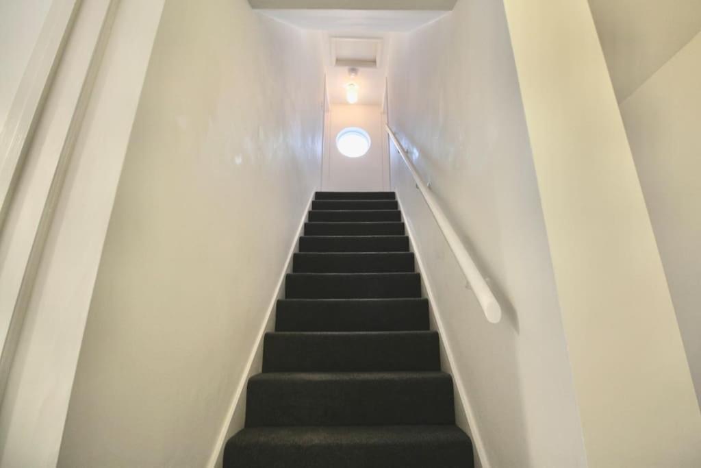 Vernon Place Town Centre, Vernon Cottage 3-Bed With Parking, 1A Vernon Court 2-Bed With Parking, 1B Studio No Parking, Off The High Street Next To Sandford Park Cheltenham Eksteriør bilde