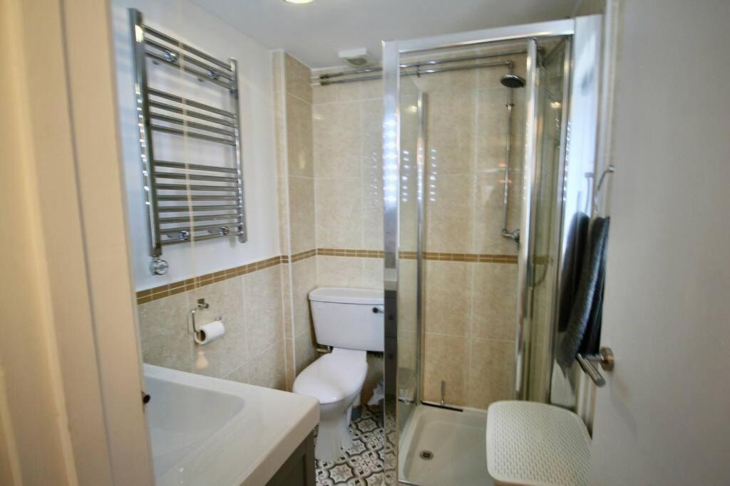 Vernon Place Town Centre, Vernon Cottage 3-Bed With Parking, 1A Vernon Court 2-Bed With Parking, 1B Studio No Parking, Off The High Street Next To Sandford Park Cheltenham Eksteriør bilde