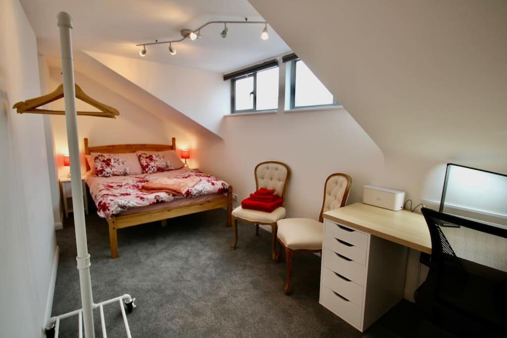 Vernon Place Town Centre, Vernon Cottage 3-Bed With Parking, 1A Vernon Court 2-Bed With Parking, 1B Studio No Parking, Off The High Street Next To Sandford Park Cheltenham Eksteriør bilde