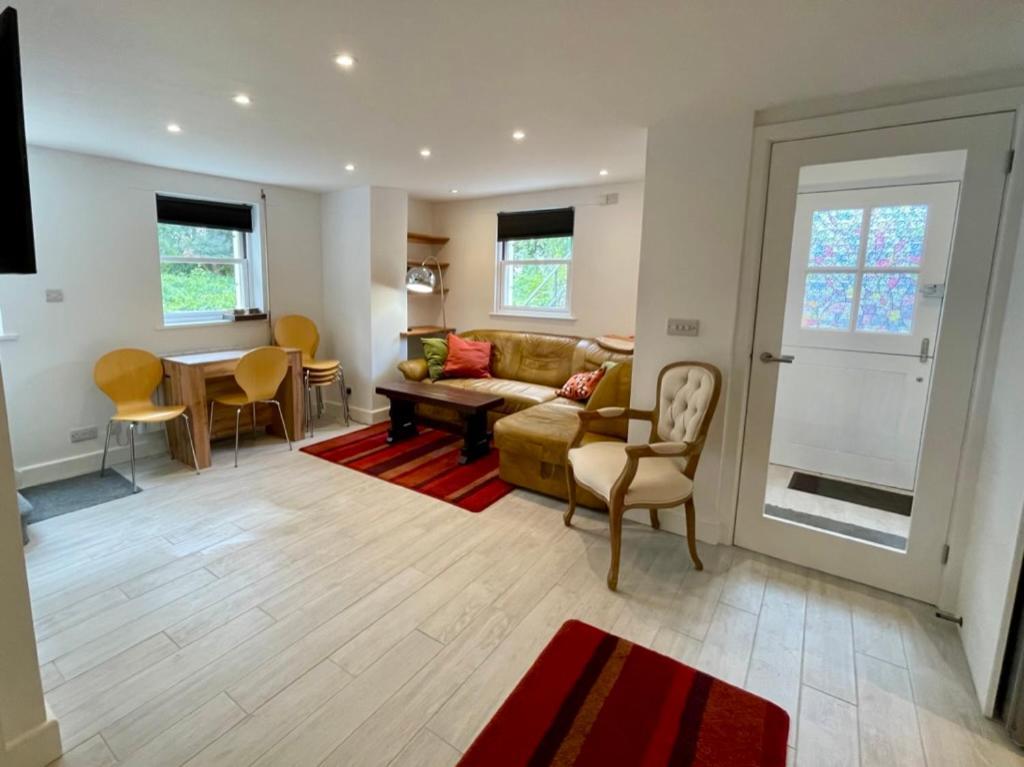 Vernon Place Town Centre, Vernon Cottage 3-Bed With Parking, 1A Vernon Court 2-Bed With Parking, 1B Studio No Parking, Off The High Street Next To Sandford Park Cheltenham Eksteriør bilde