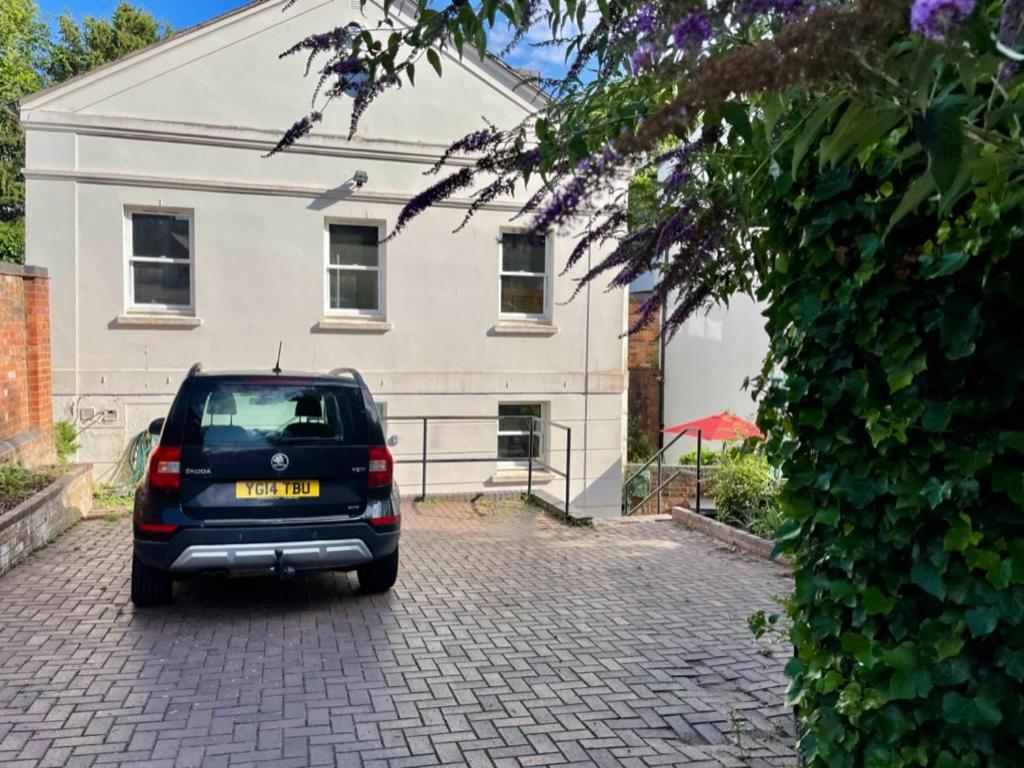 Vernon Place Town Centre, Vernon Cottage 3-Bed With Parking, 1A Vernon Court 2-Bed With Parking, 1B Studio No Parking, Off The High Street Next To Sandford Park Cheltenham Eksteriør bilde