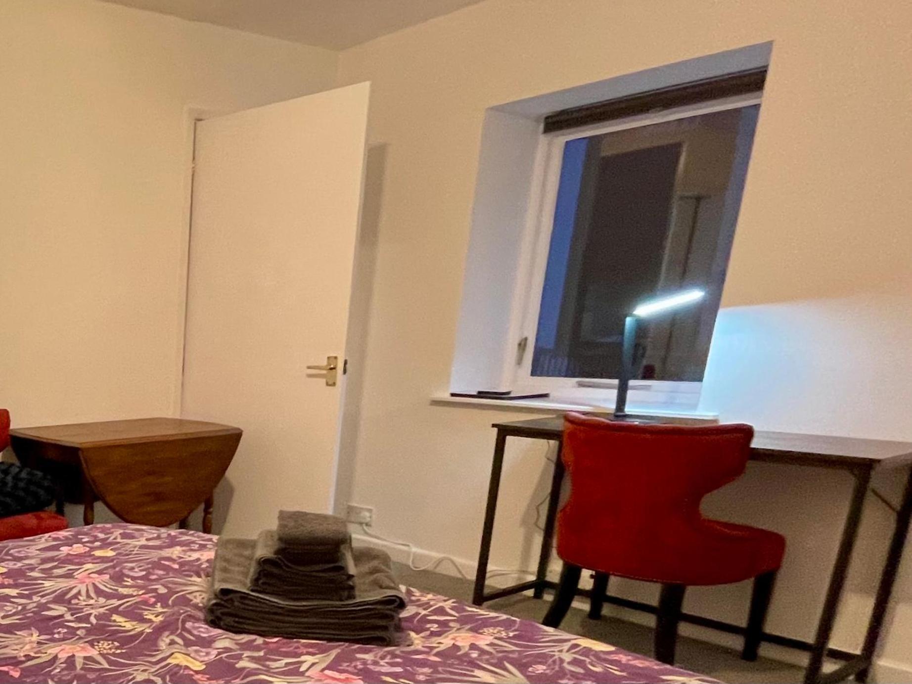 Vernon Place Town Centre, Vernon Cottage 3-Bed With Parking, 1A Vernon Court 2-Bed With Parking, 1B Studio No Parking, Off The High Street Next To Sandford Park Cheltenham Eksteriør bilde