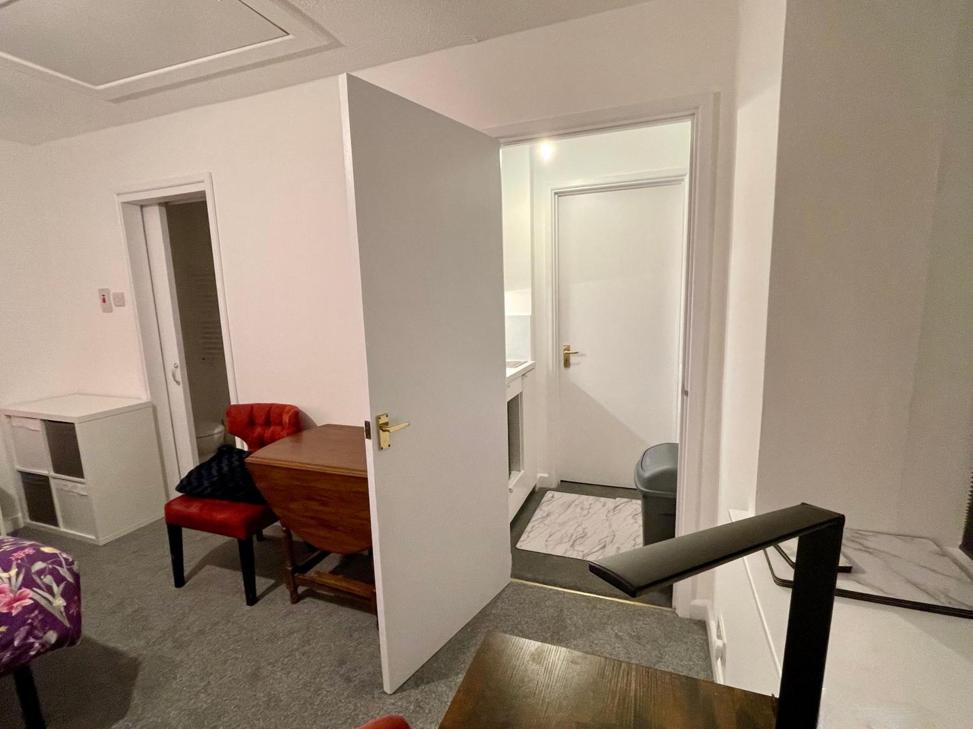 Vernon Place Town Centre, Vernon Cottage 3-Bed With Parking, 1A Vernon Court 2-Bed With Parking, 1B Studio No Parking, Off The High Street Next To Sandford Park Cheltenham Eksteriør bilde