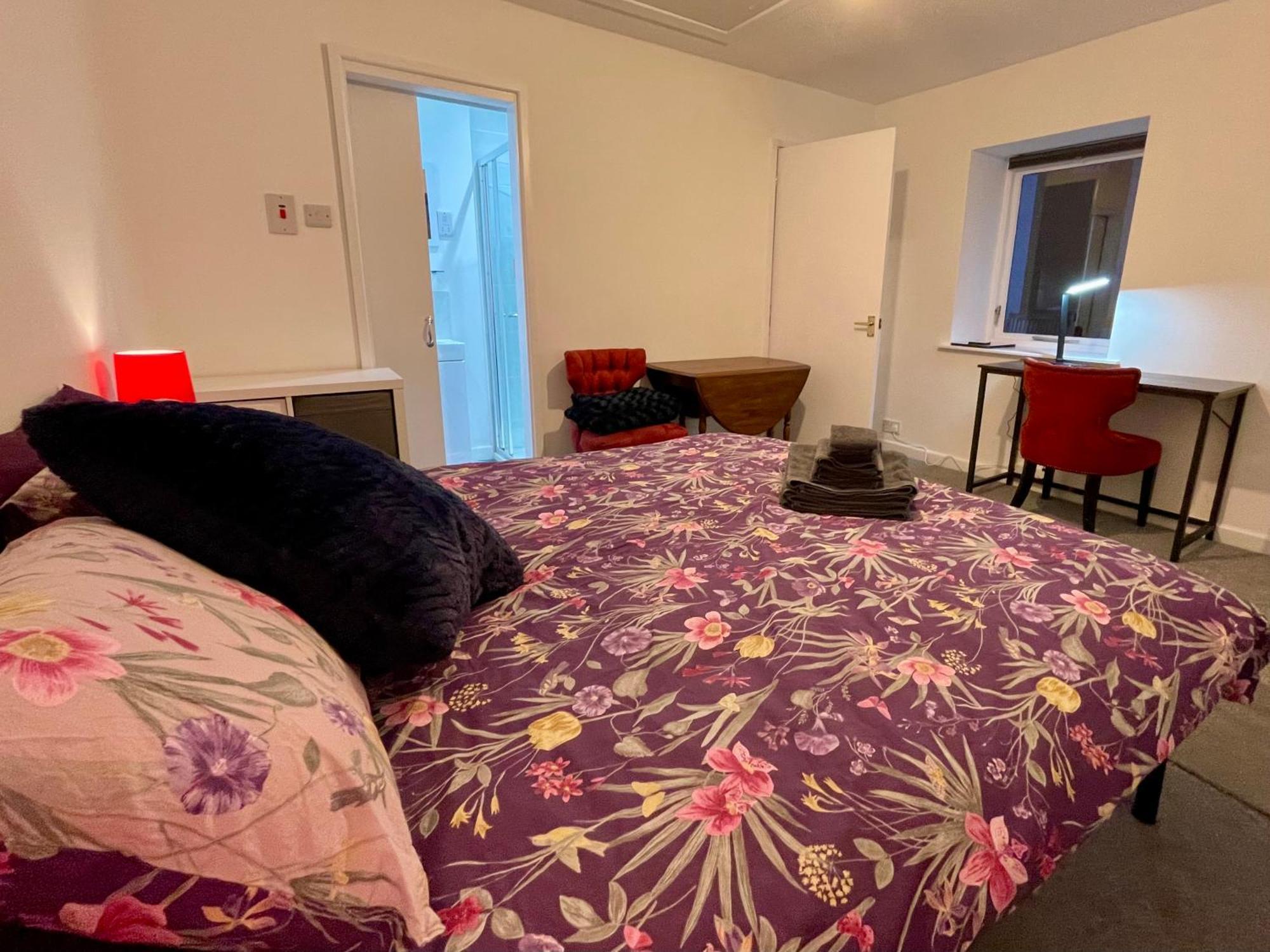 Vernon Place Town Centre, Vernon Cottage 3-Bed With Parking, 1A Vernon Court 2-Bed With Parking, 1B Studio No Parking, Off The High Street Next To Sandford Park Cheltenham Eksteriør bilde
