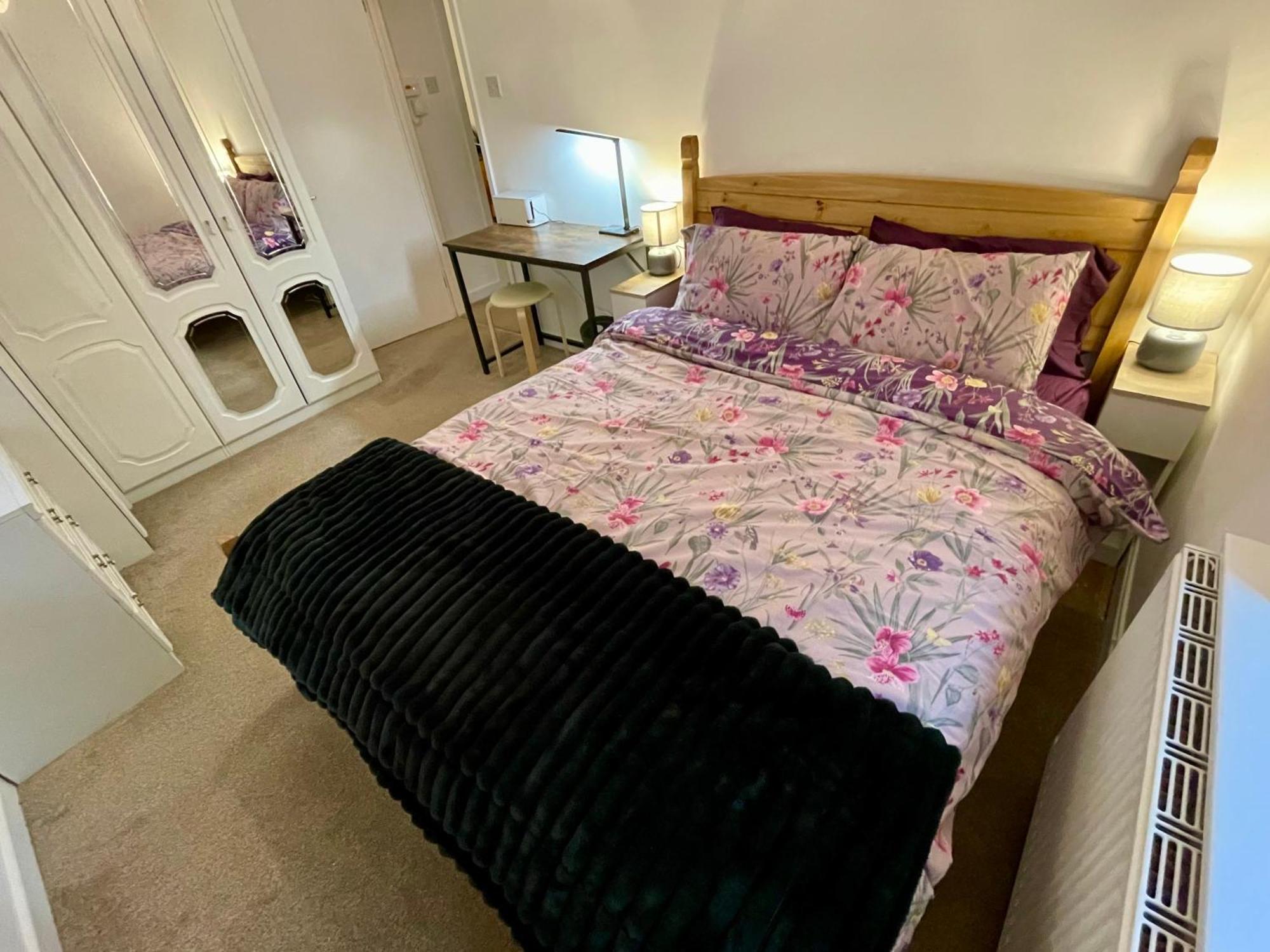 Vernon Place Town Centre, Vernon Cottage 3-Bed With Parking, 1A Vernon Court 2-Bed With Parking, 1B Studio No Parking, Off The High Street Next To Sandford Park Cheltenham Eksteriør bilde