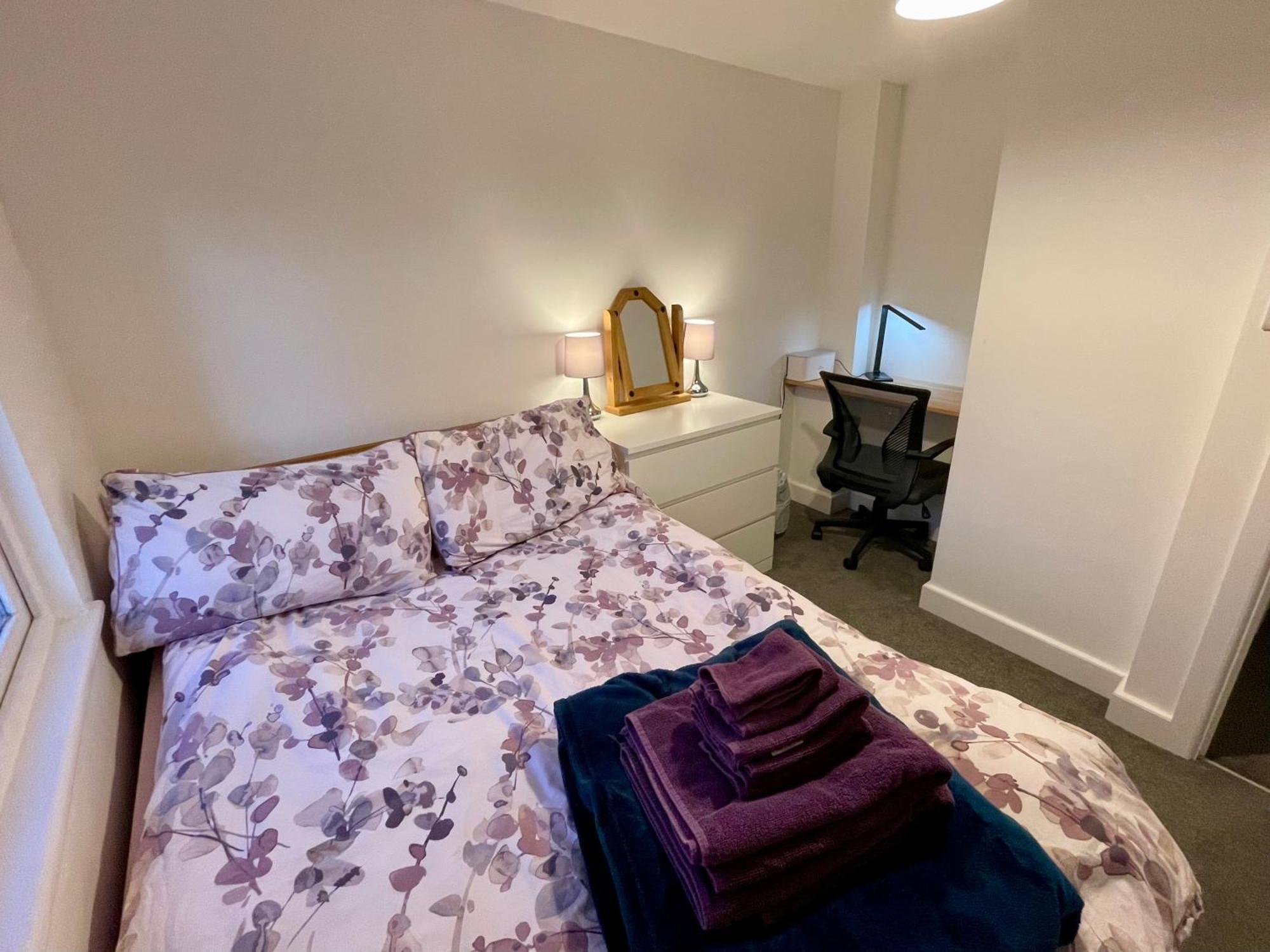 Vernon Place Town Centre, Vernon Cottage 3-Bed With Parking, 1A Vernon Court 2-Bed With Parking, 1B Studio No Parking, Off The High Street Next To Sandford Park Cheltenham Eksteriør bilde