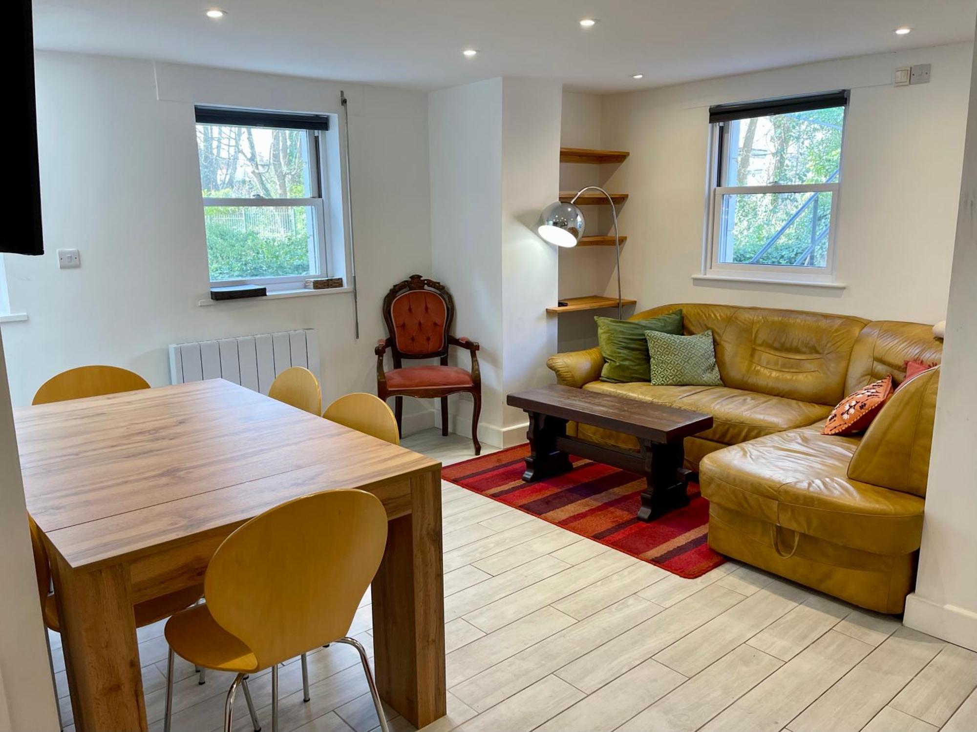 Vernon Place Town Centre, Vernon Cottage 3-Bed With Parking, 1A Vernon Court 2-Bed With Parking, 1B Studio No Parking, Off The High Street Next To Sandford Park Cheltenham Eksteriør bilde