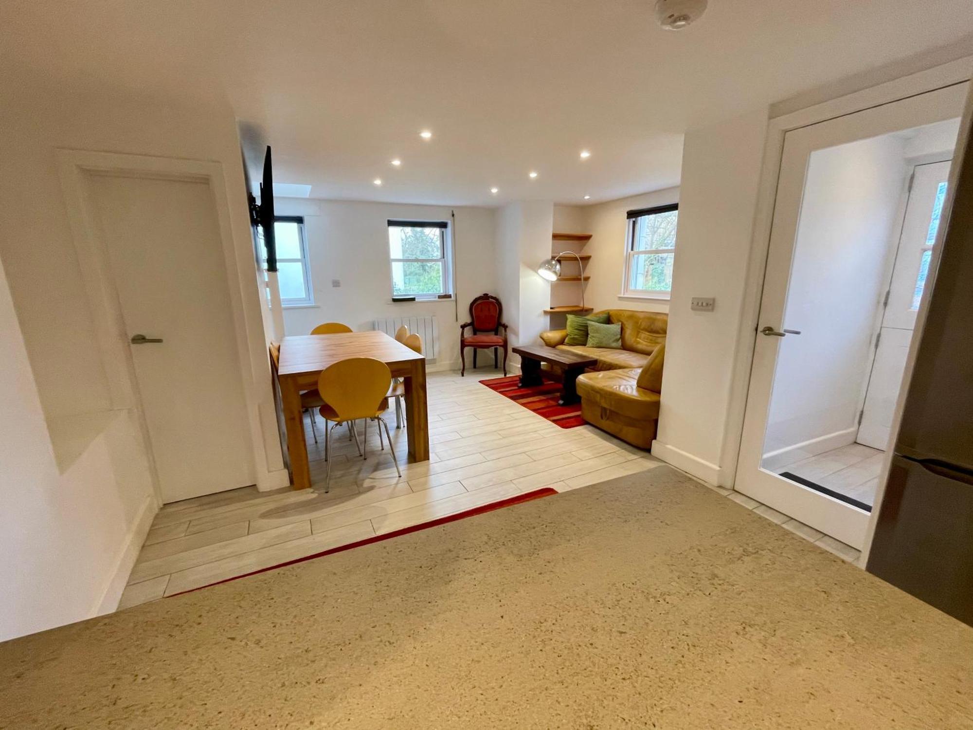 Vernon Place Town Centre, Vernon Cottage 3-Bed With Parking, 1A Vernon Court 2-Bed With Parking, 1B Studio No Parking, Off The High Street Next To Sandford Park Cheltenham Eksteriør bilde