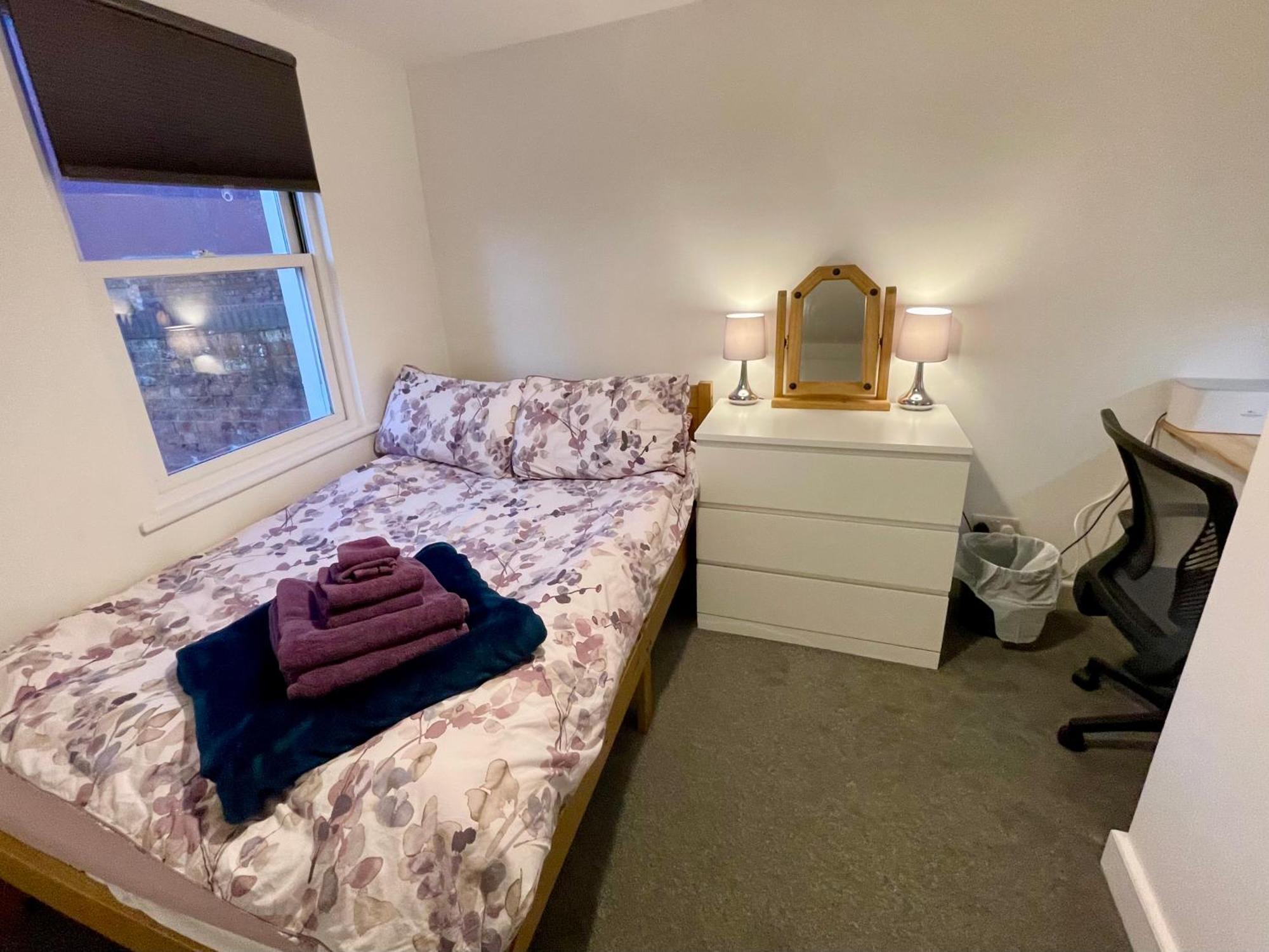 Vernon Place Town Centre, Vernon Cottage 3-Bed With Parking, 1A Vernon Court 2-Bed With Parking, 1B Studio No Parking, Off The High Street Next To Sandford Park Cheltenham Eksteriør bilde