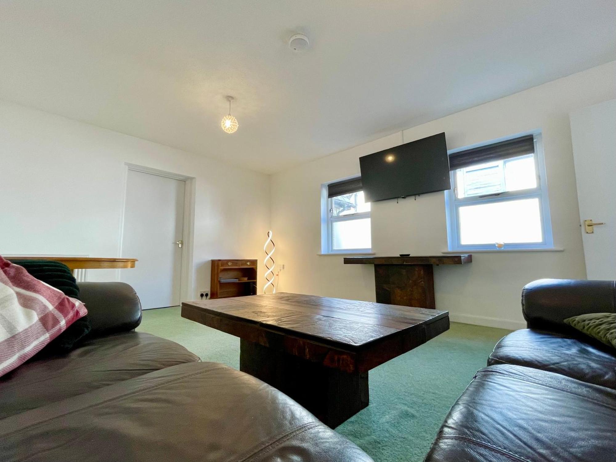 Vernon Place Town Centre, Vernon Cottage 3-Bed With Parking, 1A Vernon Court 2-Bed With Parking, 1B Studio No Parking, Off The High Street Next To Sandford Park Cheltenham Eksteriør bilde