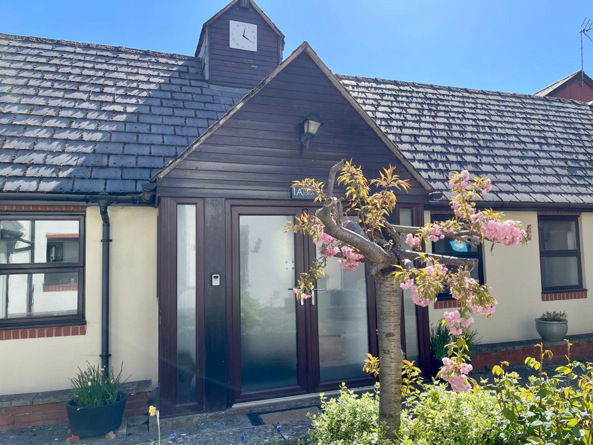 Vernon Place Town Centre, Vernon Cottage 3-Bed With Parking, 1A Vernon Court 2-Bed With Parking, 1B Studio No Parking, Off The High Street Next To Sandford Park Cheltenham Eksteriør bilde
